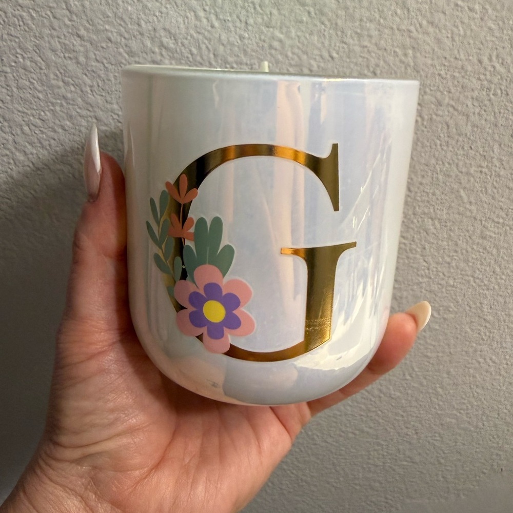 Ashland Monogram 'G' Citrus Sunrise Candle — Gold Letter with Floral Accent